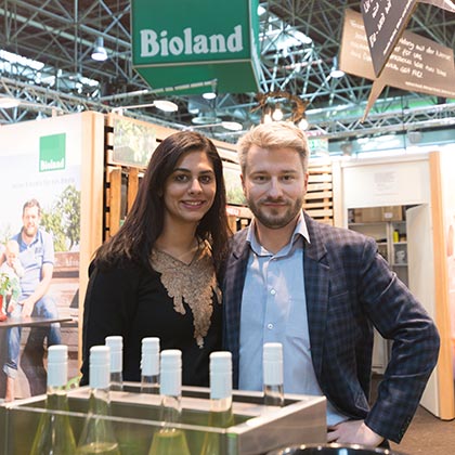 Kanupriya u. Pawel Hener am Stand auf der ProWein 2017